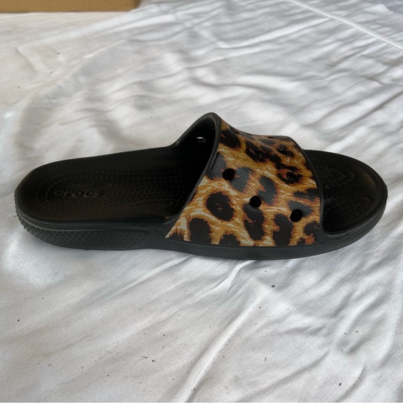 NWB 7 CROCS LEOPARD SLIDES BLACK SOLE - Picture 2 of 5